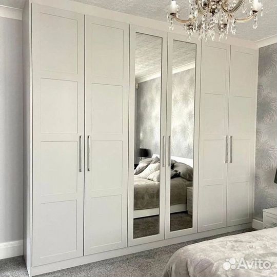 Шкаф распашной в спальню с зеркалом