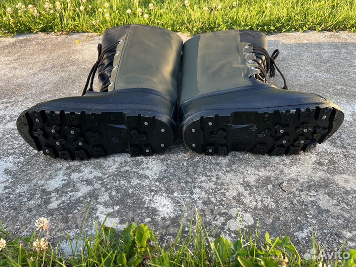 Зимние шипованные резиновые сапоги
