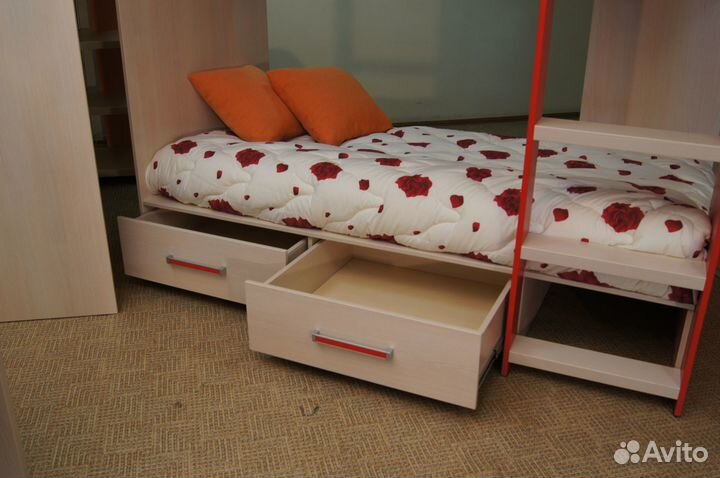 Продам детскую двухъярусную кровать
