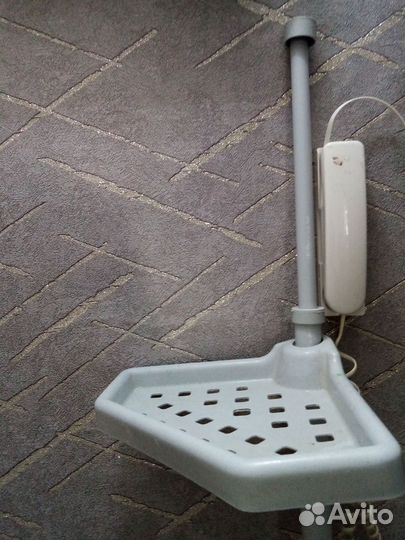 Полочка в ванную пластик