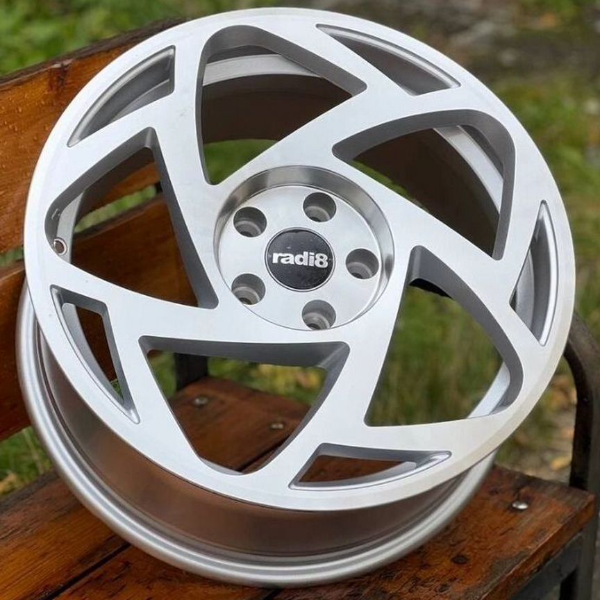 Литые диски Radi8 7.5×R17 5×108