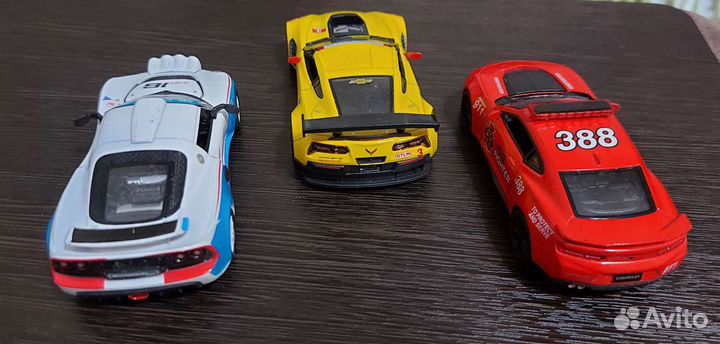 Инерционная машинка kinsmart 1:36