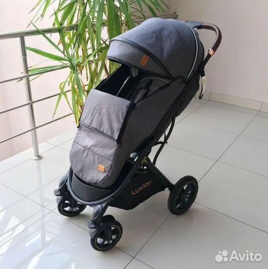 Коляска новая