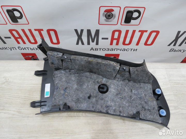 Обшивка задней стойки правая Renault Duster