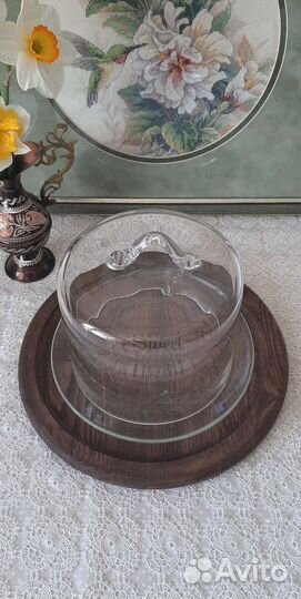 Стеклянный клош с блюдом /Италия