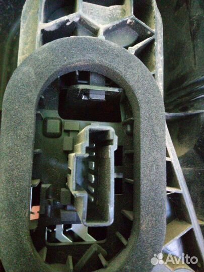 Фонарь задний задний левый Peugeot Traveller 2018