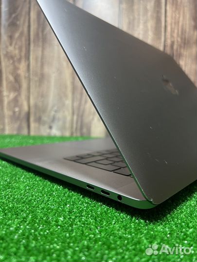 Apple MacBook Pro 15 2016 16/256
