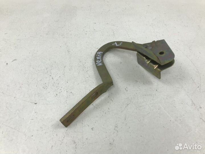 Петля крышки багажника левый Daewoo Nexia 1
