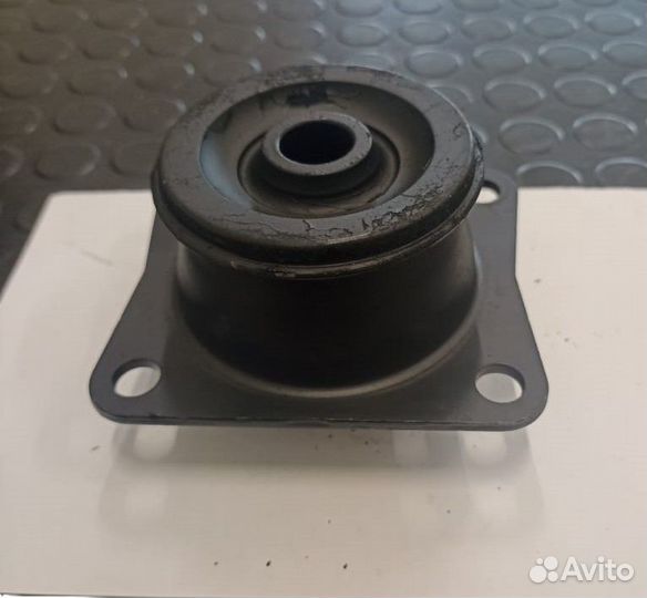 Подушка двигателя (квадрат) JCB Оригинал