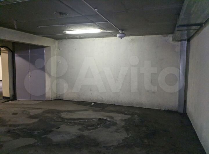 Машиноместо, > 30 м²