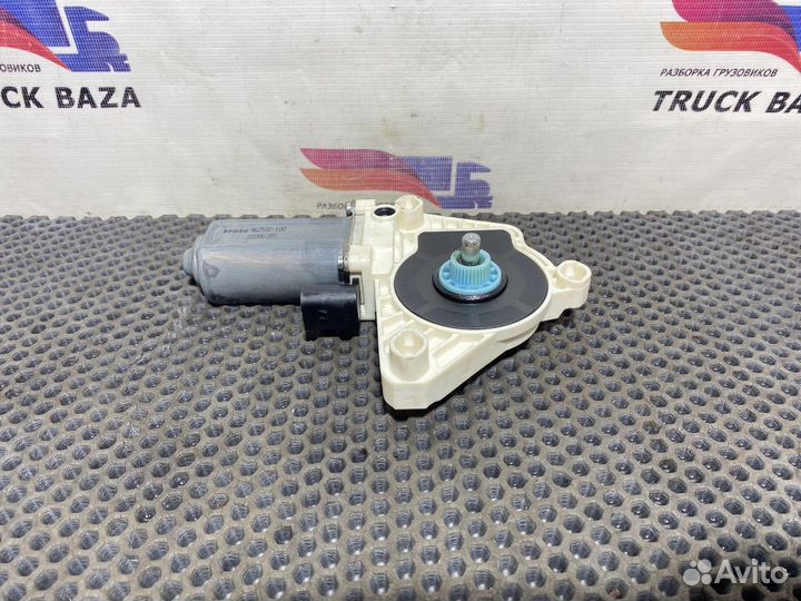 Моторчик стеклоподъемника левый