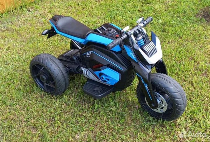 Детский трицикл на аккумуляторе