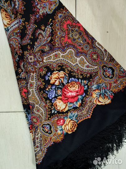 Павловопос платок Испанское вино. Платок шелк