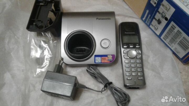 Телефон Panasonic KX-tg7205ru