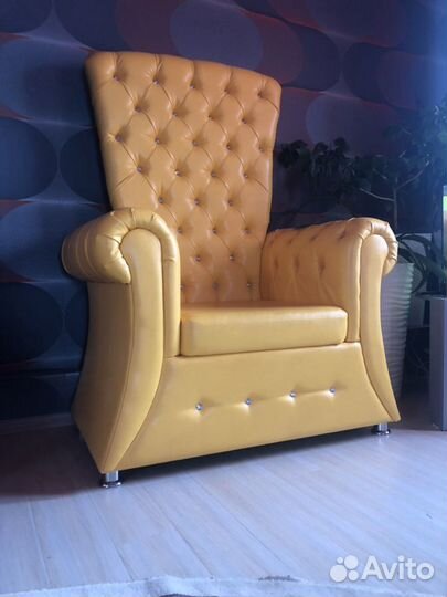 Кожанное кресло