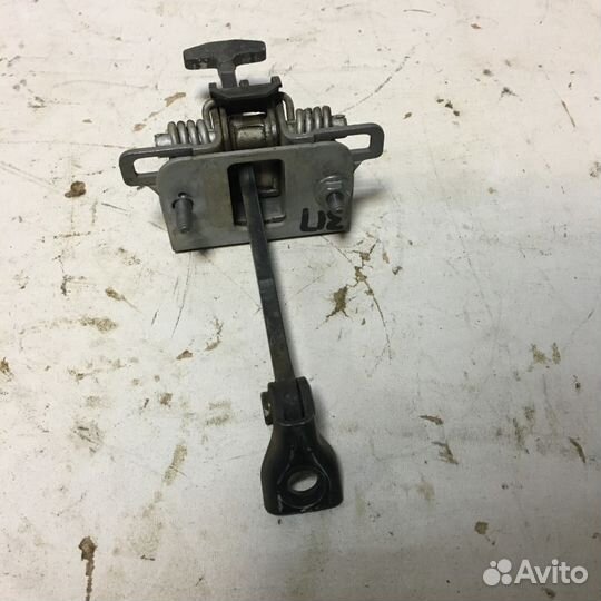 Ограничитель двери Пежо 308 Peugeot 308