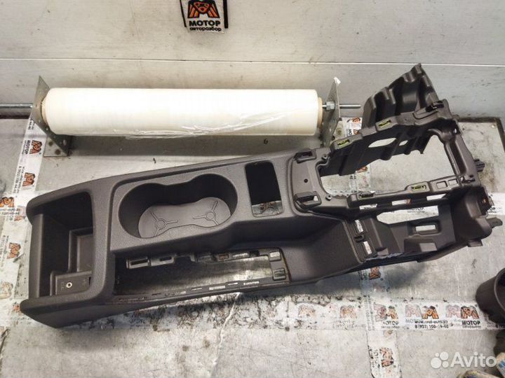 Консоль Ford Focus 3 хетчбэк 1.6L duratec TI-VCT