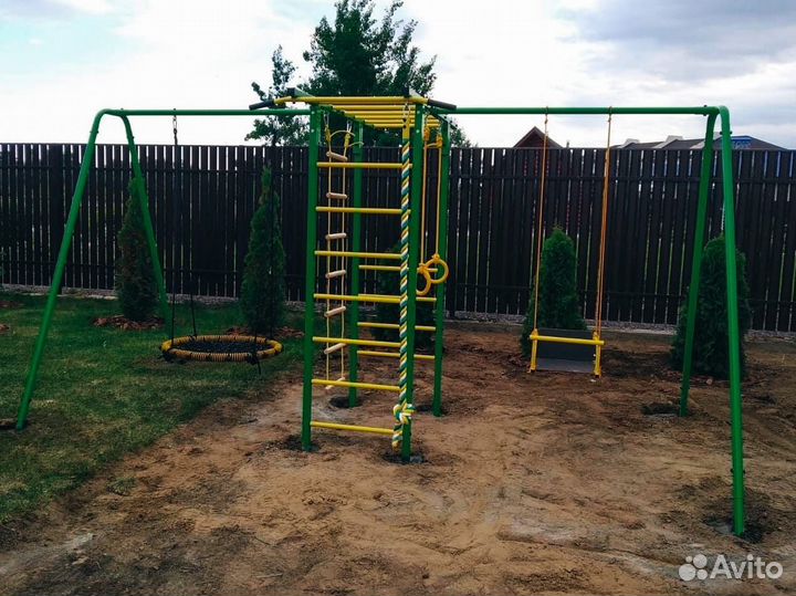 Уличный спортивный комплекс