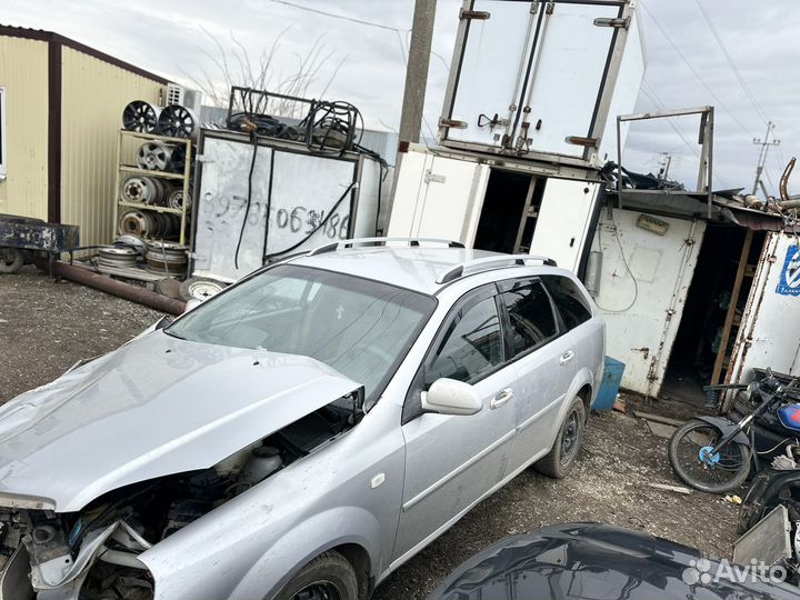 В разборке шевролет лачетти 1,6