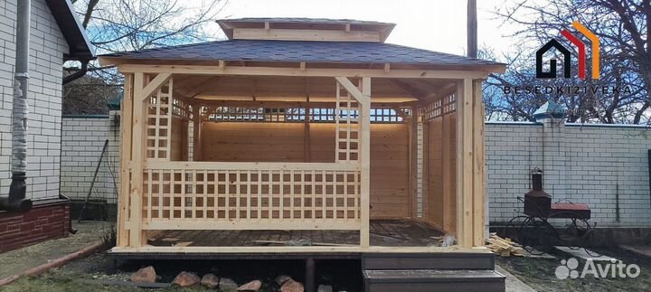Беседка деревянная на сваях