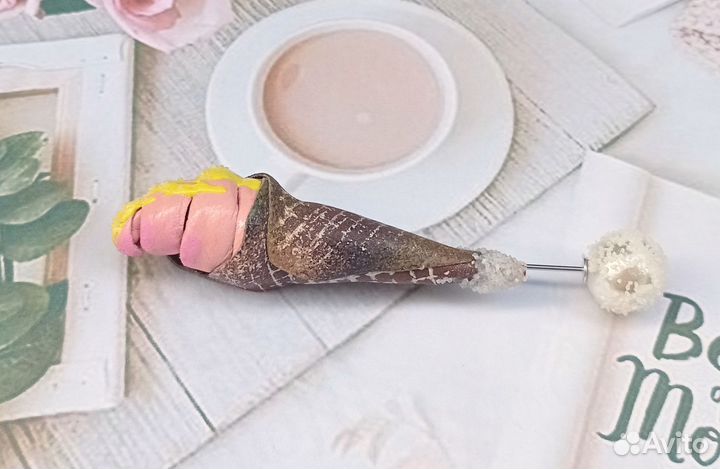 Брошь-игла из кожи Мягкое мороженое рожок