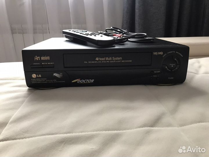 Видеомагнитофон кассетный LG P43W