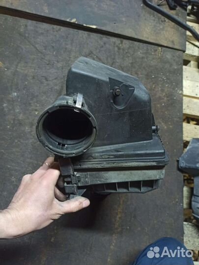 Корпус воздушного фильтра bmw e38 728i с 09.1998г