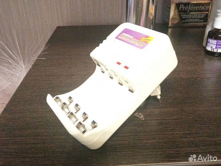 Зарядное устройство Lenmar PRO-120
