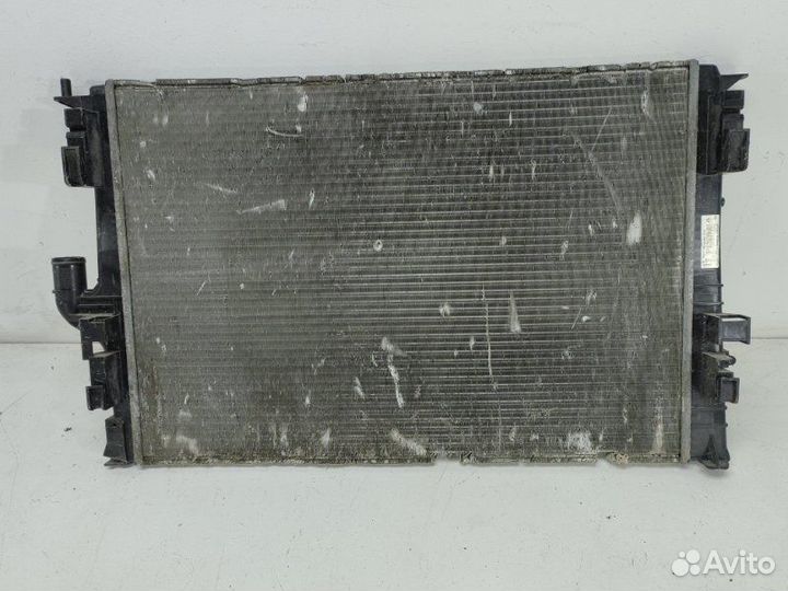 Радиатор охлаждения двигателя Renault Logan 2016