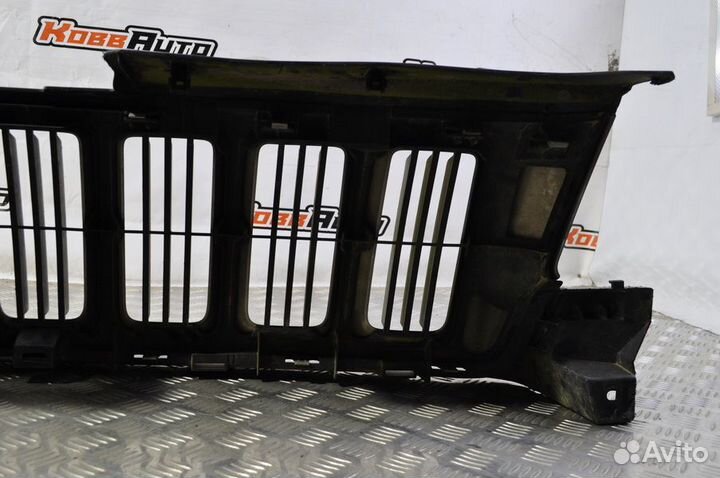 Б/У Б/У Решетка радиатора Jeep Grand Cherokee WK2