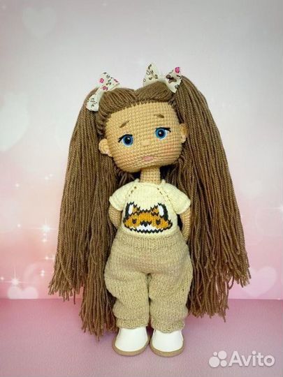 Вязаная кукла ручной работы