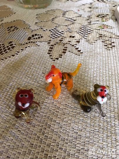 Стеклянные фигурки котят и тигрят