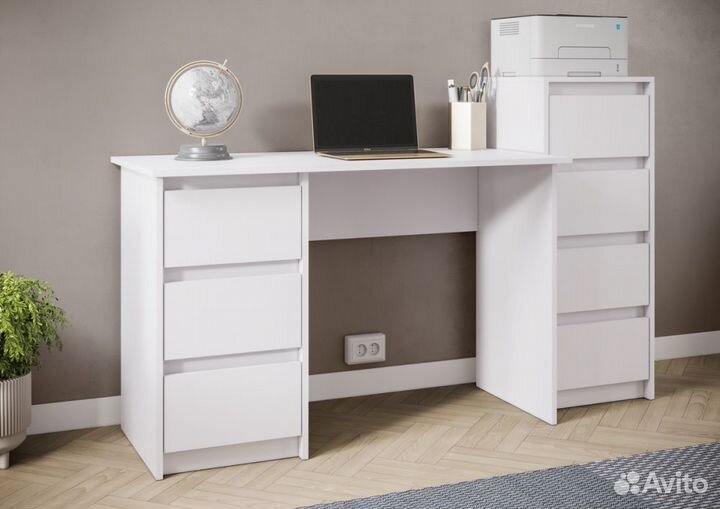 Стол белый и комод