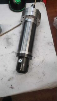 Осциллирующая режущая голова пневматической типа