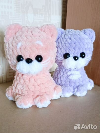 Вязаная игрушка.Котик маленький