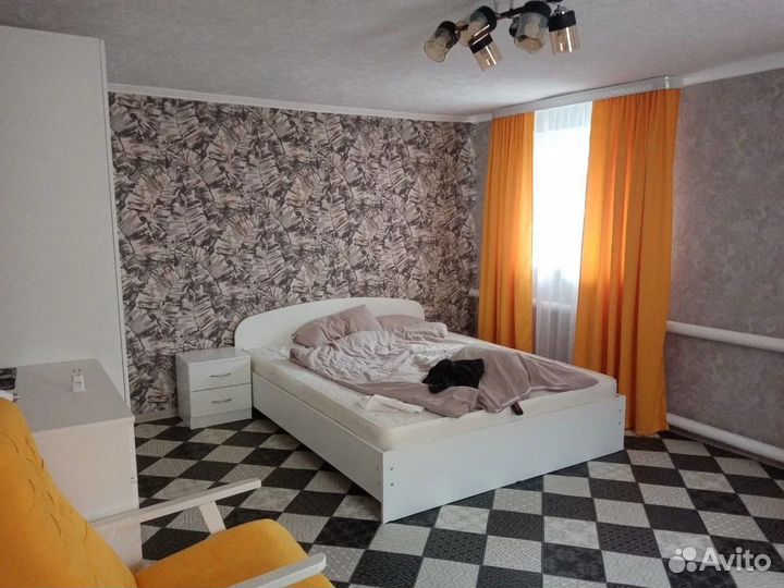 Кровать двуспальная с матрасом