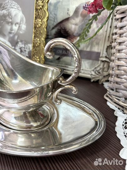 Соусник серебрение на подставке Англия