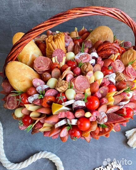 Колбасный съедобный мужской букет на заказ