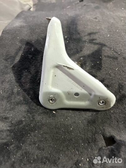 Кронштейн крепления крыла Skoda Rapid