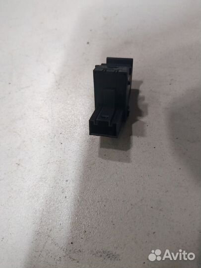 Кнопка стеклоподъемника Volkswagen Touareg, 2011