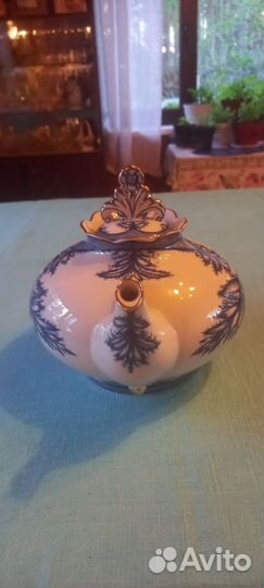 Большой сувенирный чайник