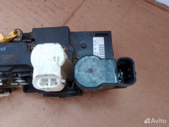 Замок двери задний правый Opel Frontera B 2.2D