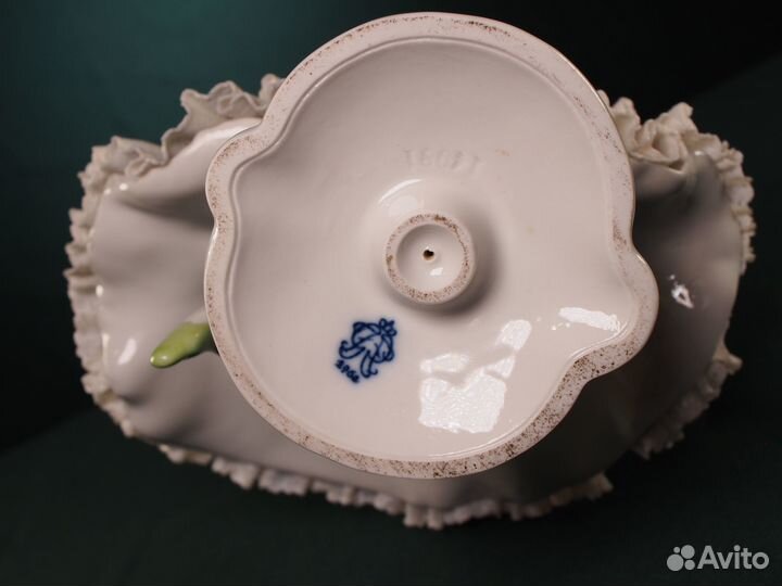 Кружевная фарфоровая статуэтка 