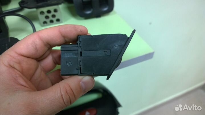 Пежо 206 кнопка корректра фар