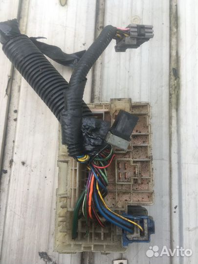 Блок реле и предохранителей Nissan Primera P10 W10