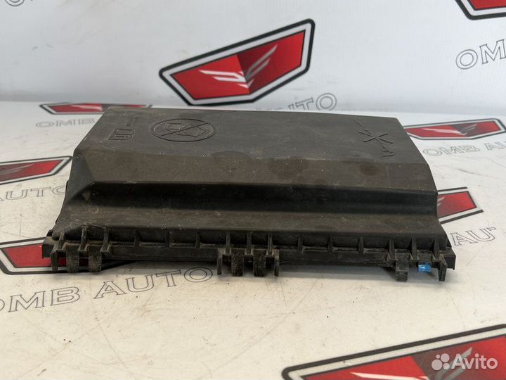 Крышка блока предохранителей Опель Астра J