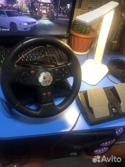 Игровой руль с педалями