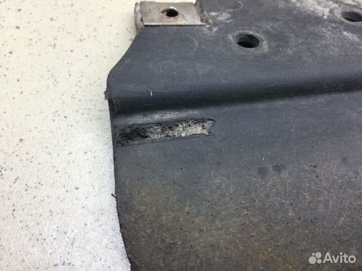 Брызговик задний левый Audi A6 2004-2011