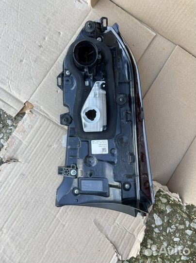 Фонарь левый внутренний Toyota Rav4 XA50