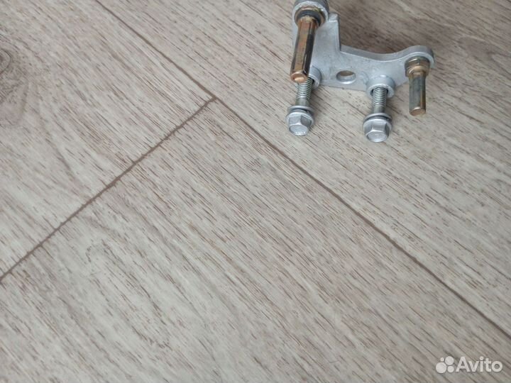 Крепление суппорта